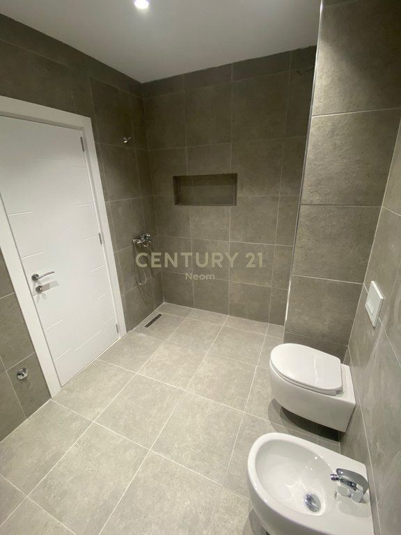 Appartamento 2+1 in vendita a Univers City.