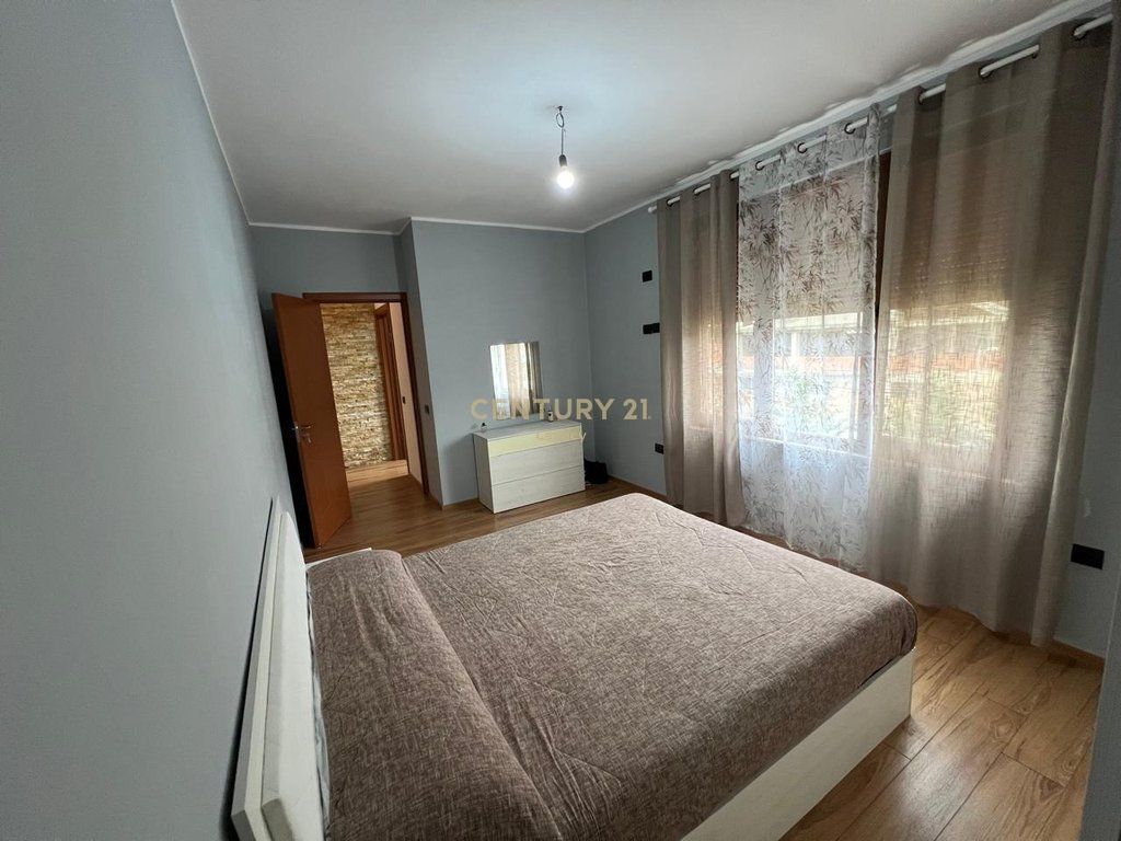 Shitet apartament 2+1 Fresk