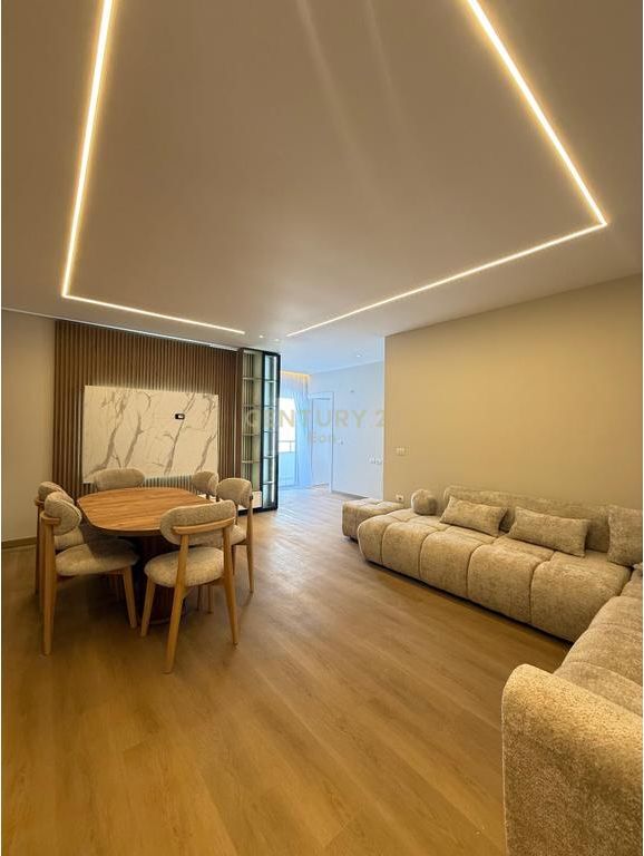 Apartament luksoz për shitje në Golem – vetëm 30 metra nga deti!