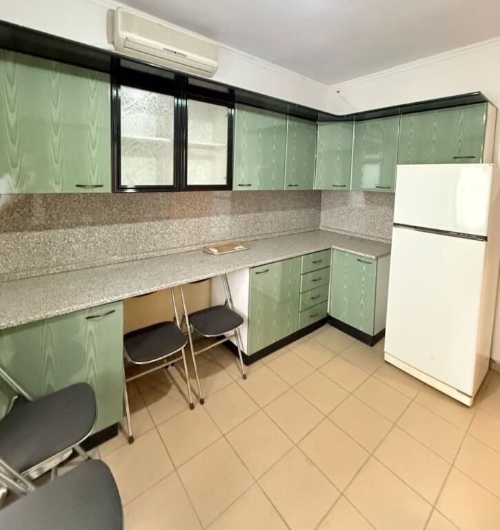 🏢 Apartament 3+1 për Qira – Qendër, pranë Kafe Flora