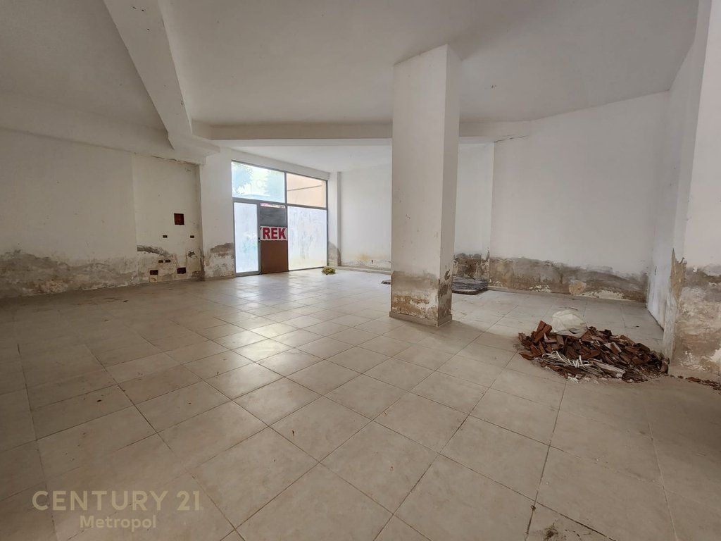 AMBJENT KOMMERCIAL ME QIRA NE FRESK ,PRANE SHKOLLES 17 SHKURTI!
