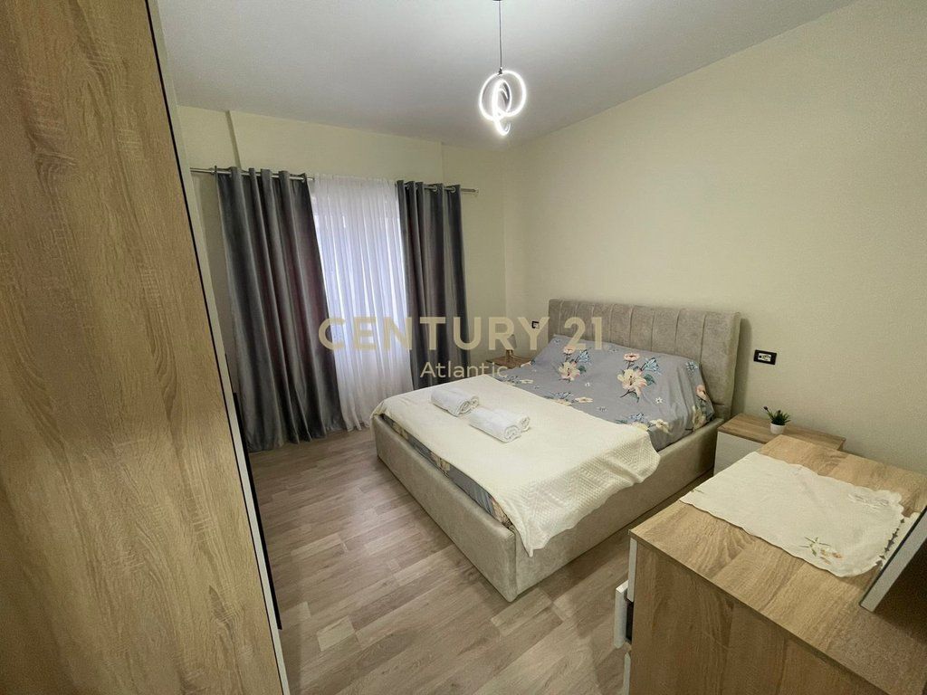 JEPET ME QIRA PARTAMENT 30 METRA NGA DETI PRAN ADRIATIK HOTEL , PLAZH DURRES .