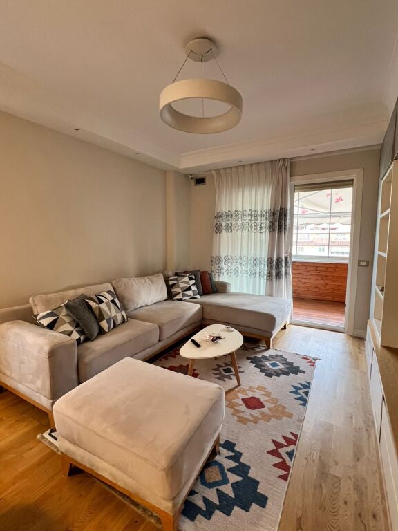 Jepet me qera 3+1+2 tek Komuna e Parisit