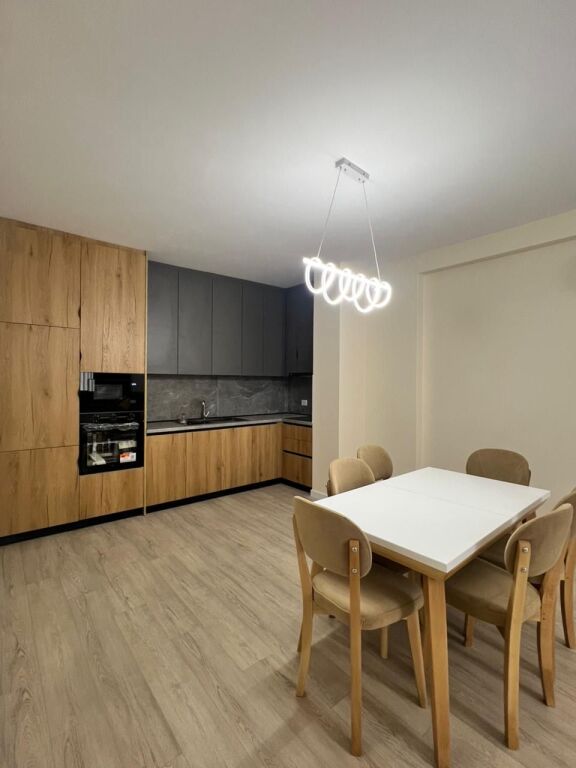 Jepet me Qera apartament 2+1+2+Post Parkimi tek Liqeni i Thate