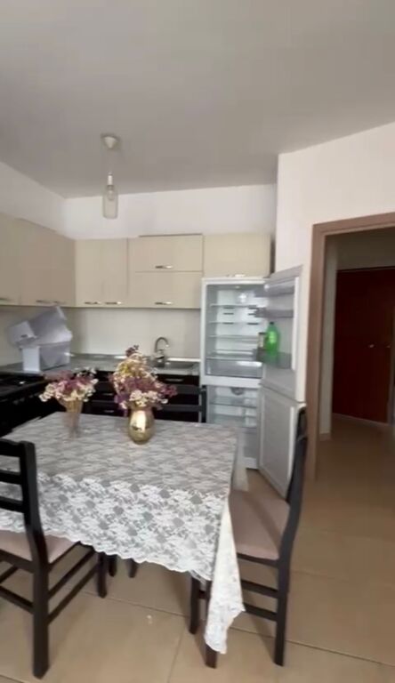 Jepet me qira Apartament 1+1, Astir