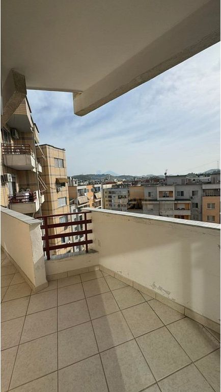 Apartament 2+1, Pallatet Romario, Unaza e Re