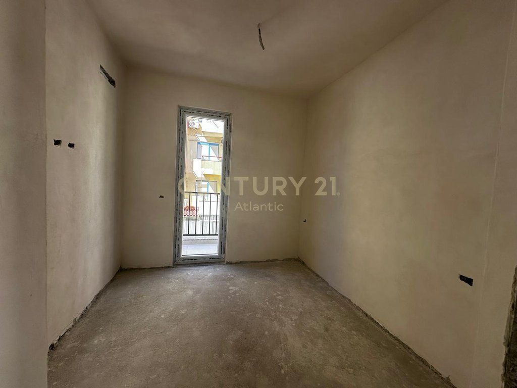 SHITET APARTAMENT 1+1 NE GOLEM, NDERTIM I RI!