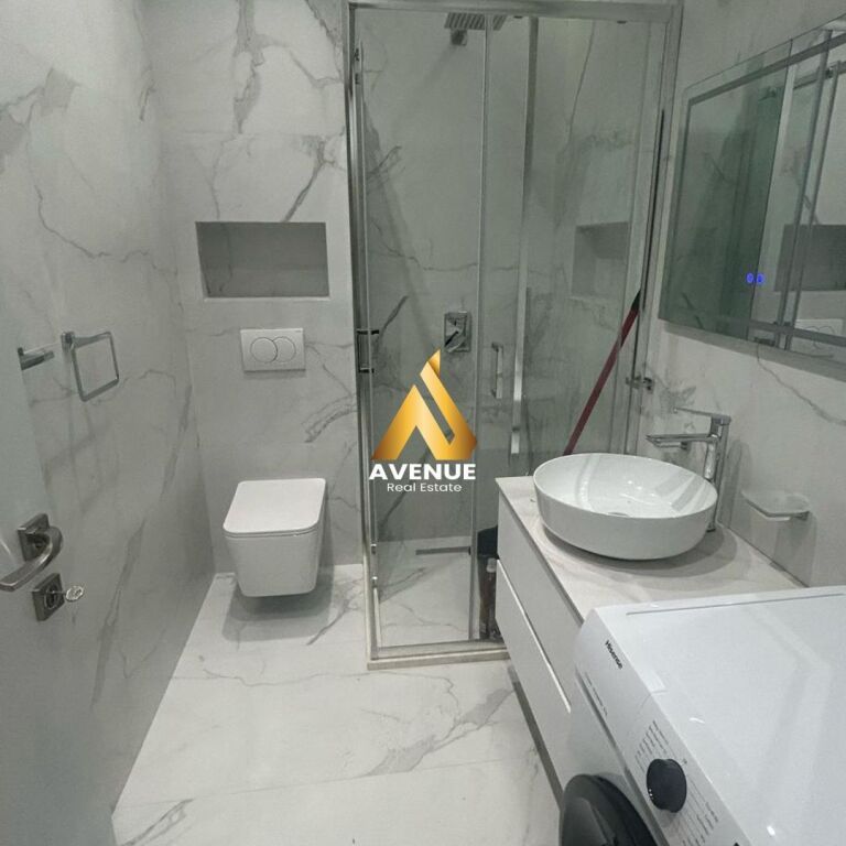SHITET APARTAMENT LUKSOZ 2+1+2 – PRANË Sheshi Skënderbej, NË Tiranë