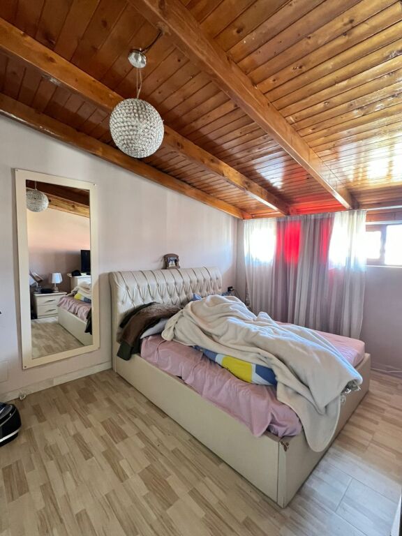 Shiten 2 apartamente tek Komuna e Parisit