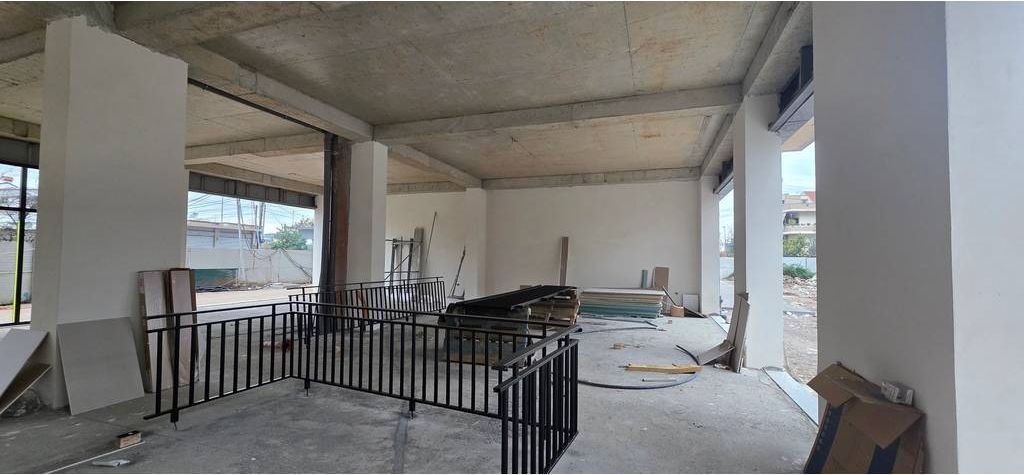 BULEVARDI I RI! NJËSI KOMERCIALE PËR QIRA, KATI ZERO, BUZE RRUGE!