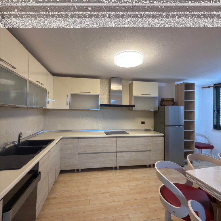 Shitet apartament tek Tregu Elektrik