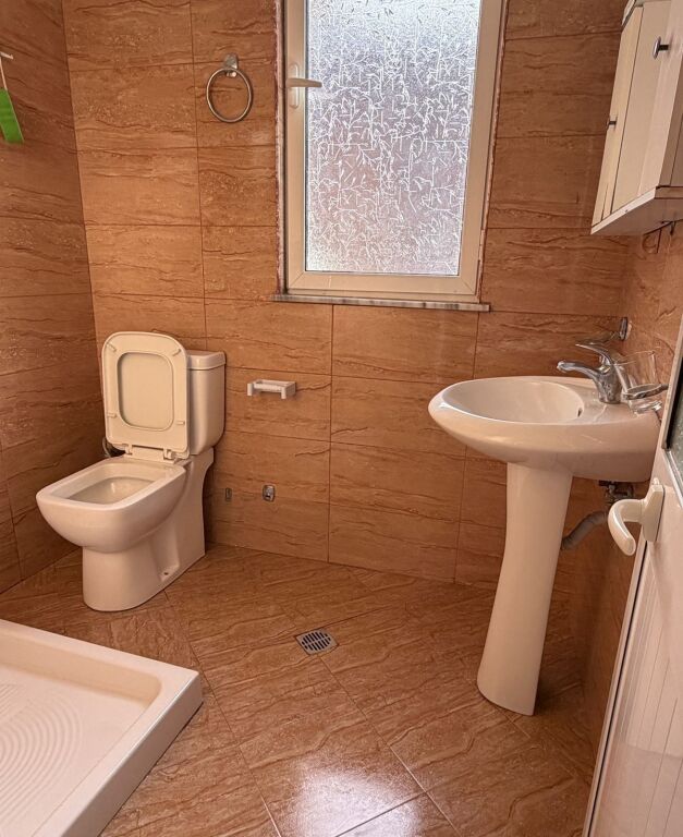 Qera | Shtëpi private 1 + 1 | Fakulteti Mjekesis | 400 €/muaj