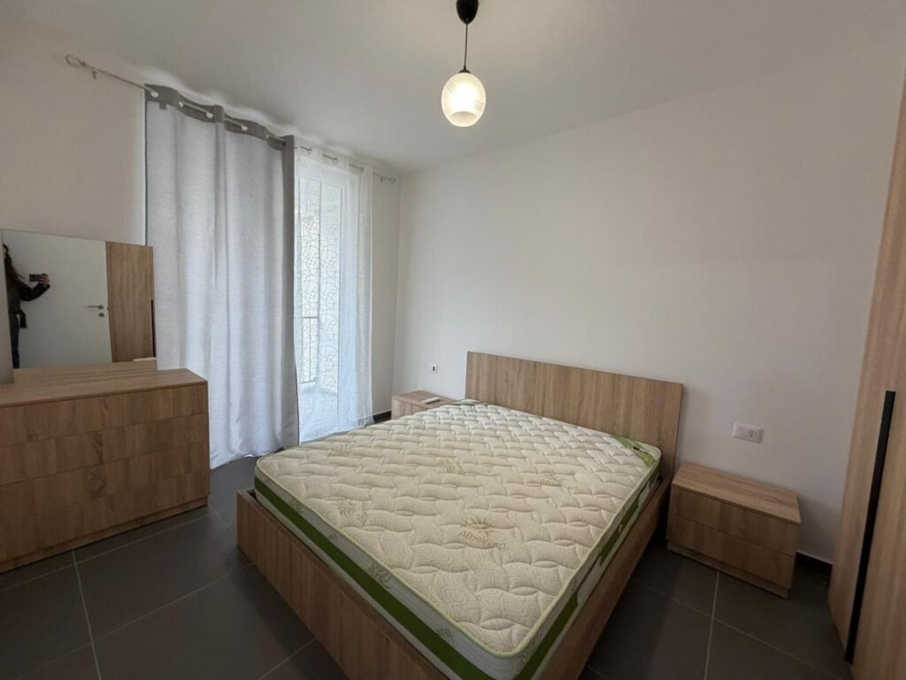 Apartament me qera 3+1 tek 5 maji