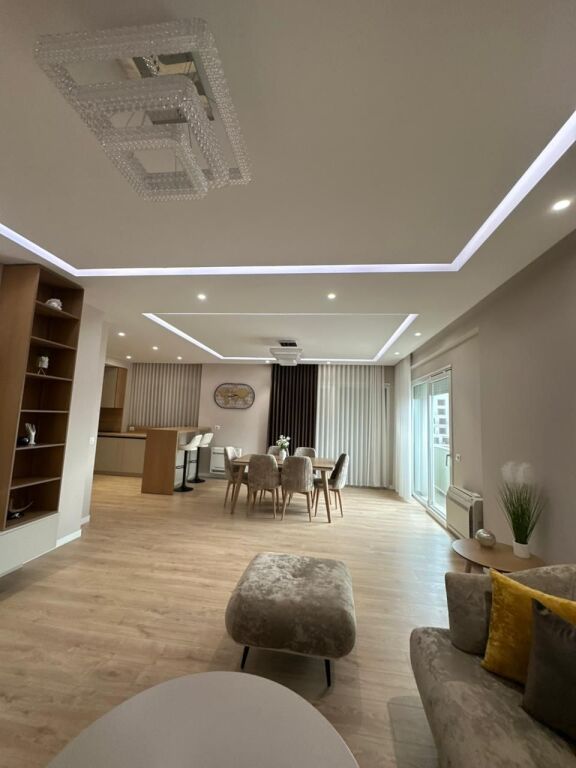 Qera | Apartament 3+1+ 2 poste parkimi | Shkolla e Kuqe | 2000 €/muaj