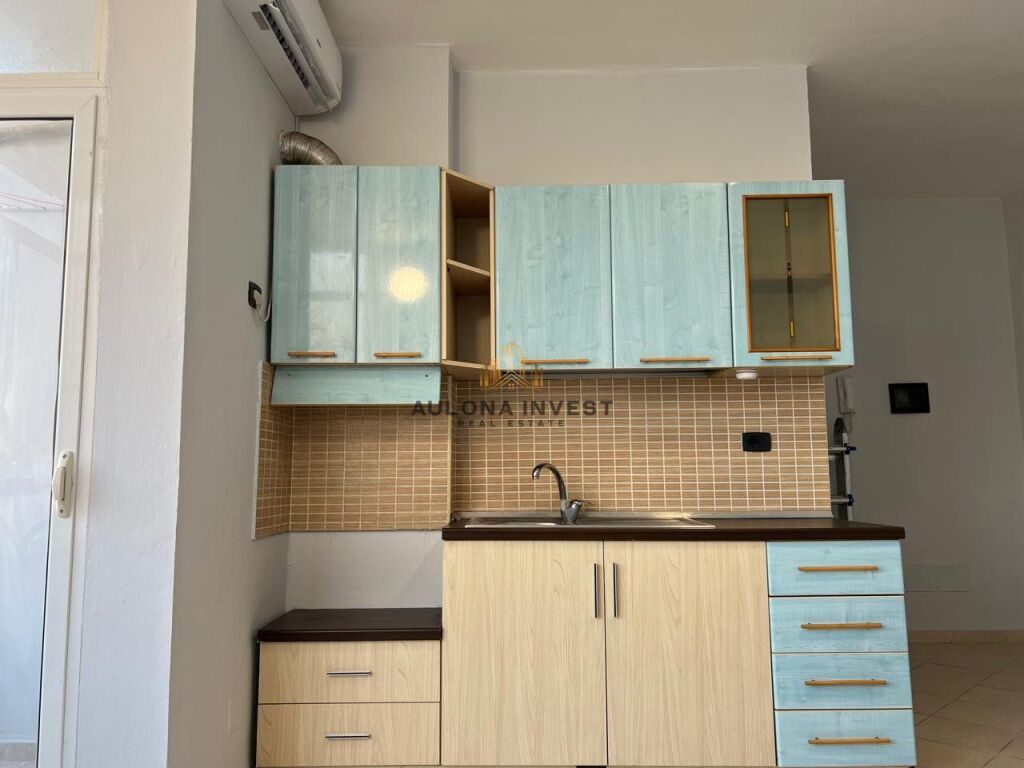 SHITET STUDIO PRANE PORTIT VLORE