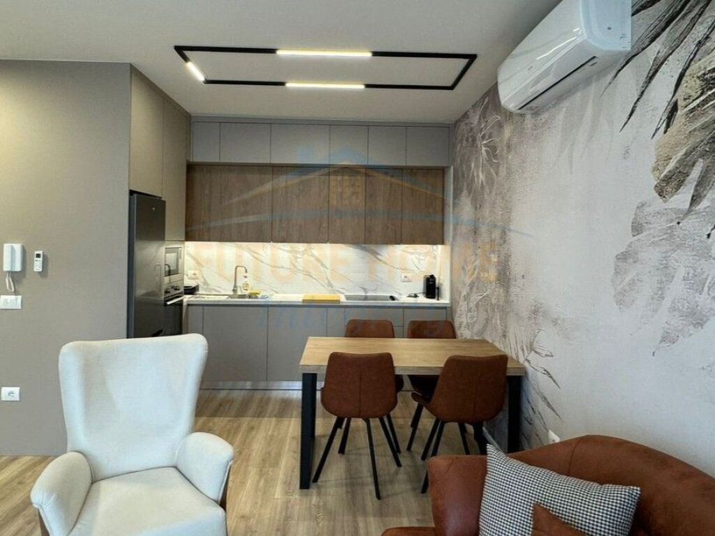 Qera, Apartament 1+1, Shkolla e Kuqe, Tiranë.