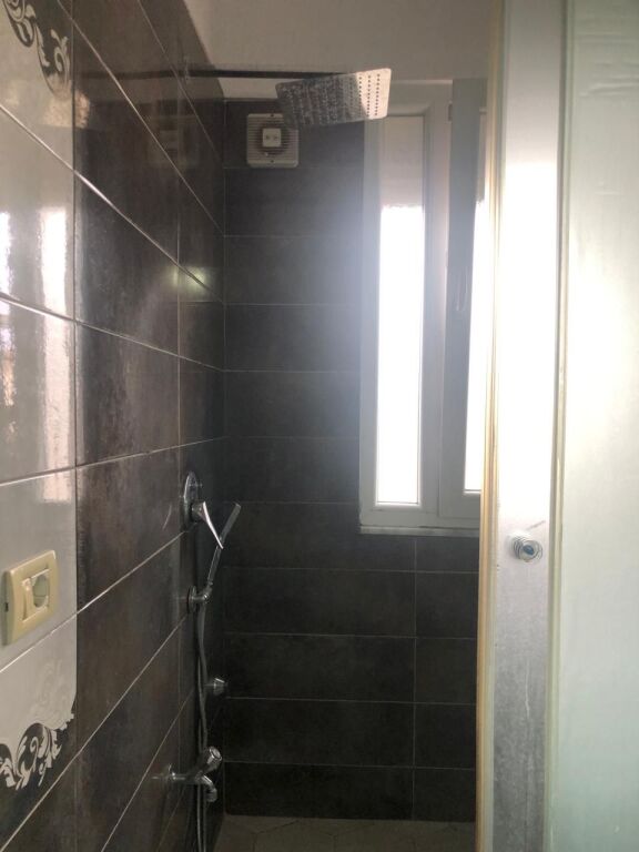 Jepet me qera apartament 1+1 ne Ali Dem