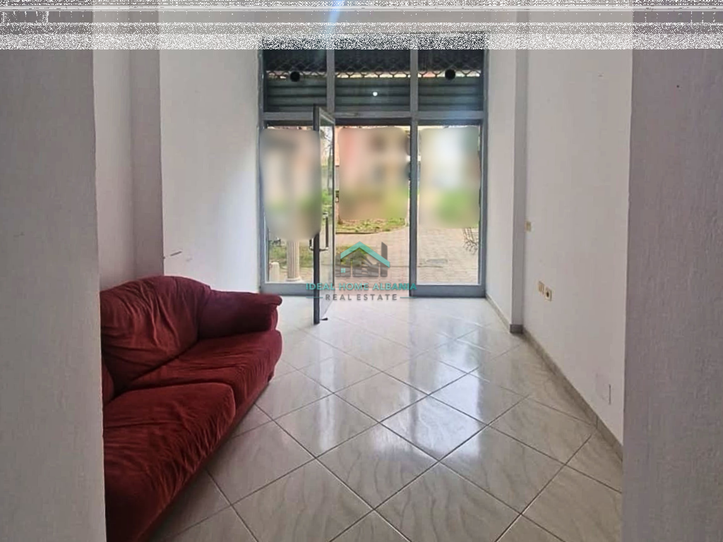 DYQAN ME QERA – PRANË PORTIT, VLORË