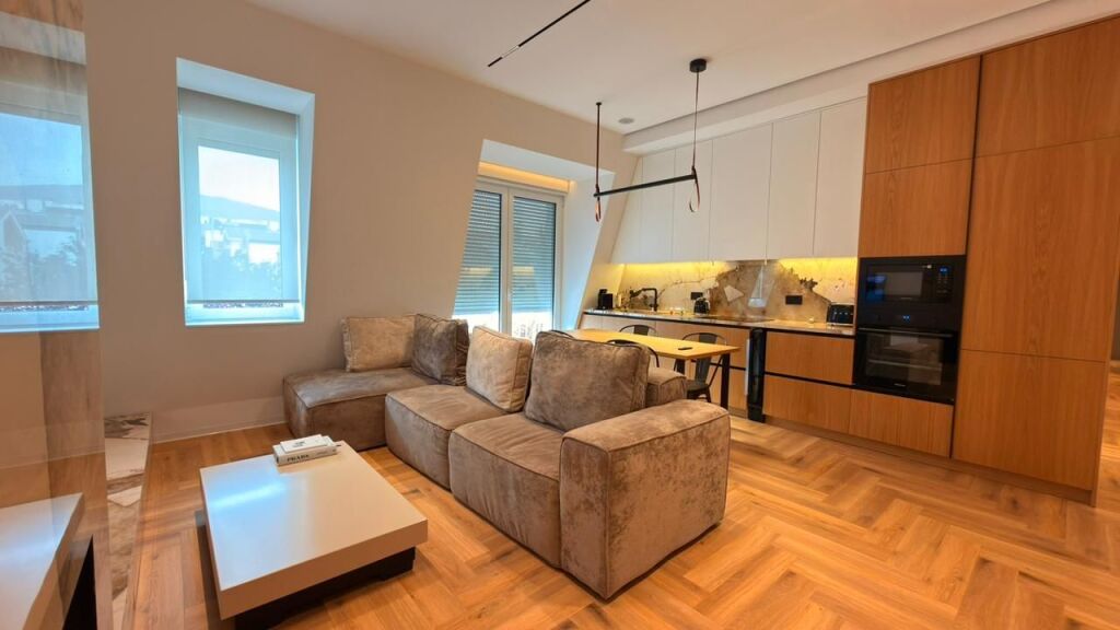 Appartamento di Lusso 2+1+ Posto Auto in TEG