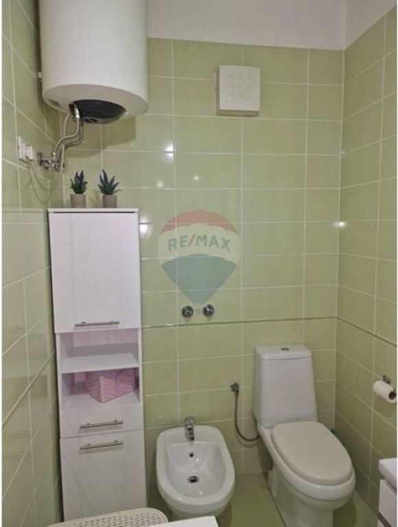 🏡 Appartamento in affitto a Komuna e Parisit ✨