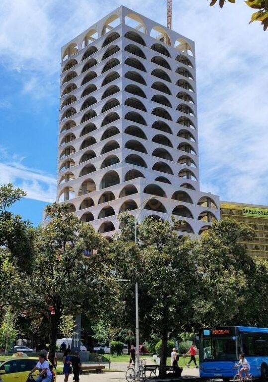 🏢 UFFICIO D'ECCELLENZA IN AFFITTO – CENTRO DI TIRANA