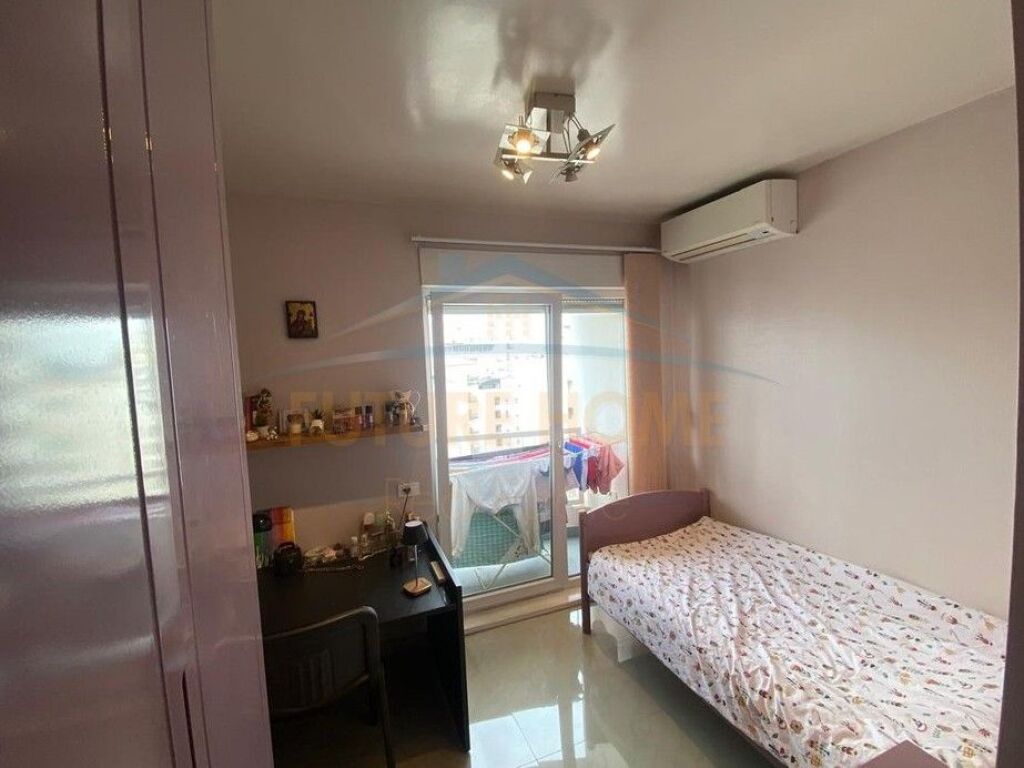 Shitet, Apartament 3+1, Kompleksi "Kontakt", 21 Dhjetori