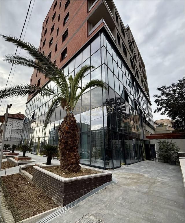 COMMERCIAL UNIT FOR RENT!