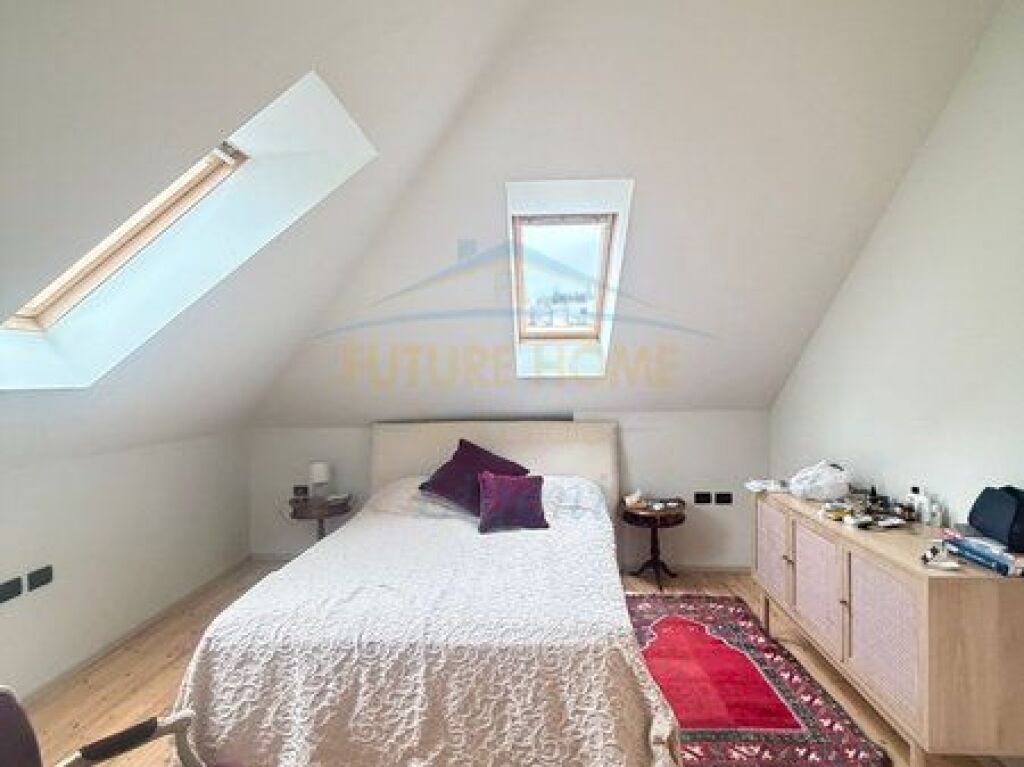 Shitet Apartament 2+1+2 , Komuna e Parisit