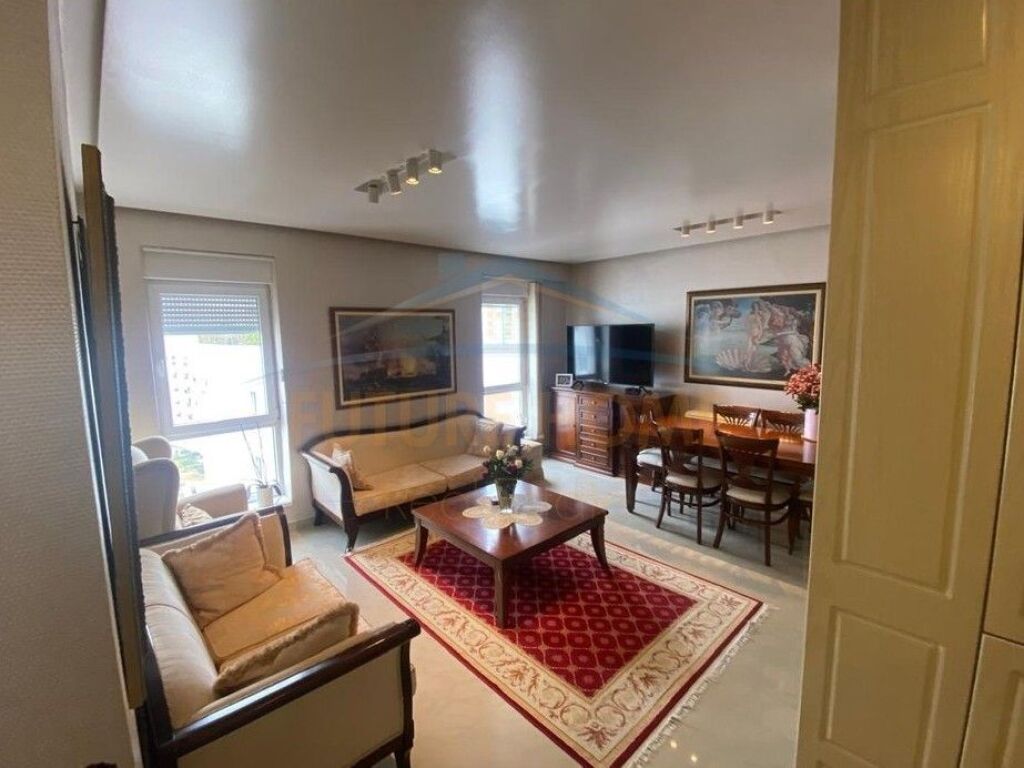 Shitet, Apartament 3+1, Kompleksi "Kontakt", 21 Dhjetori