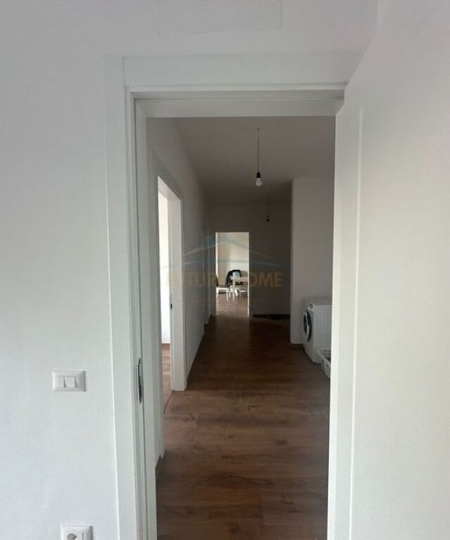 Shitet, Apartament 2+1+2+Post Parkimi, Bulevardi Ri, Tirane