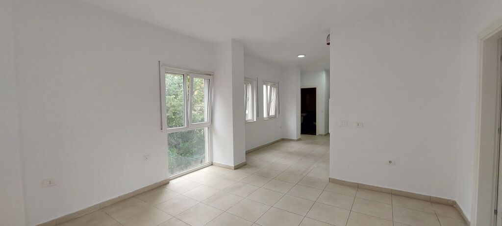 Shitet apartament 2+1+2 te Selvia