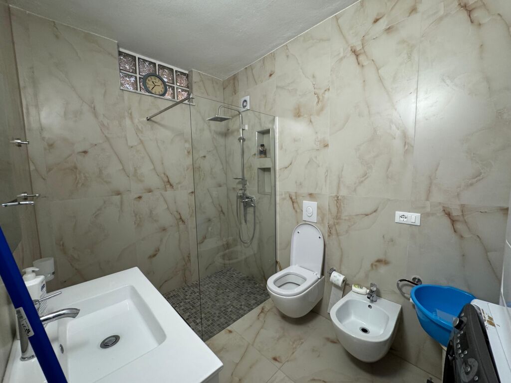 Jepet apartament me qera 3+1+2 vollga