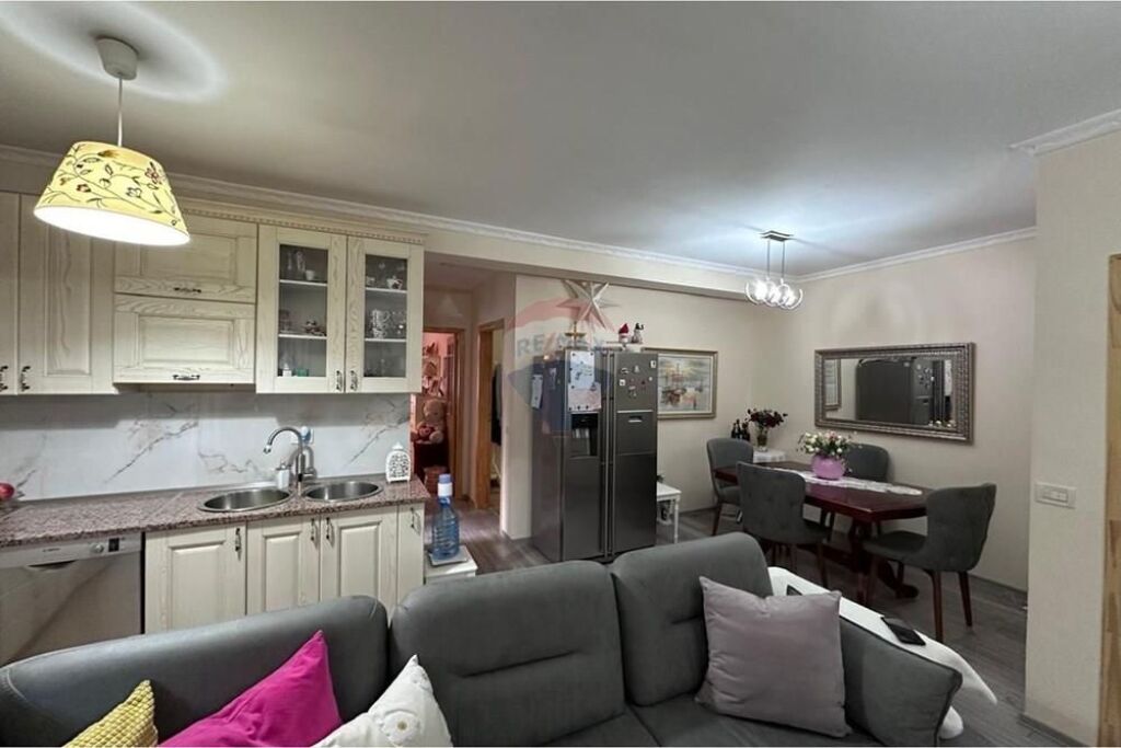 Shitet Apartament 2+1+2 te Kopeshti Botanik