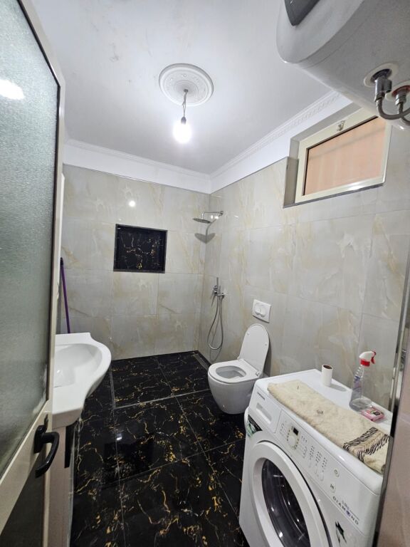 JEPET ME QERA APARTAMENT 2+1 NE PLAZH, PRANE HOTEL FLORIDA