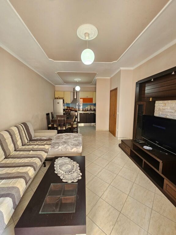 JEPET ME QERA APARTAMENT 2+1 NE PLAZH, PRANE HOTEL FLORIDA