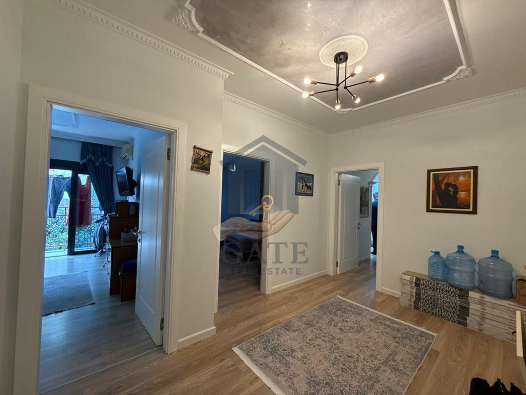 Shitet apartament 2+1 me 2 tualete pranë Hotel Antalya