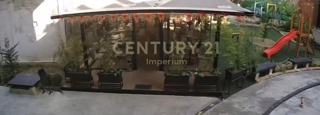 Lokal me qira, Rruga e Barrikadave