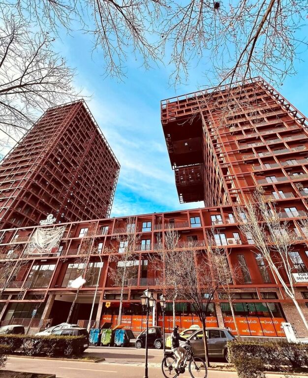 Ekskluzive  Garden Building, buze rruges se Kavajes: Shesim dyqan