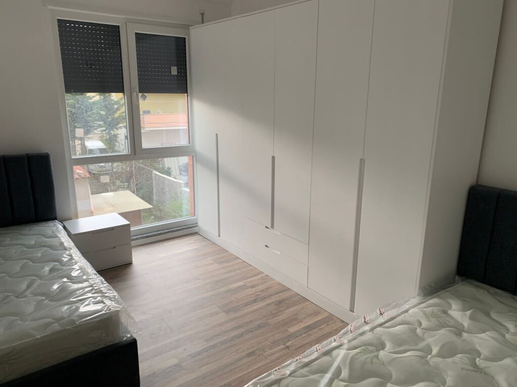 jepet me qera 2+1 ne paskuqan 1 800 metra larg ures se insitutit