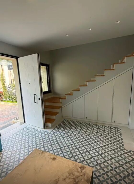 SHITET VILE 2 KATESHE PRANE PISHAVE QERRET, GOLEM