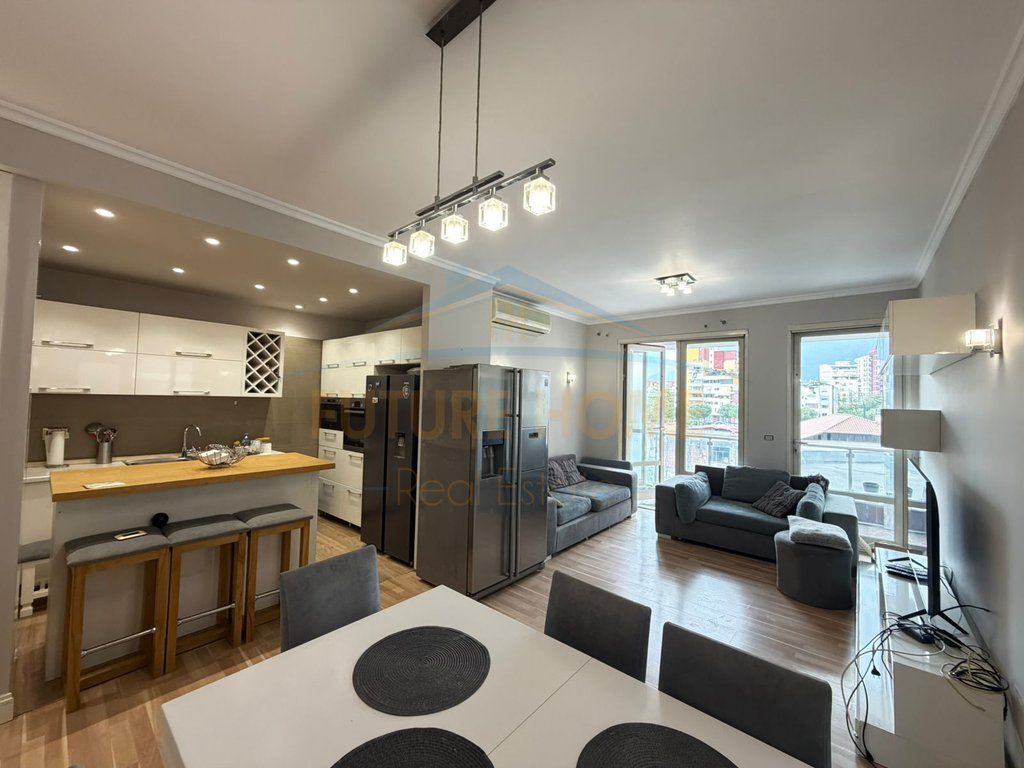 Qira, Apartament 3+1+2, Stacioni Trenit, Tiranë.