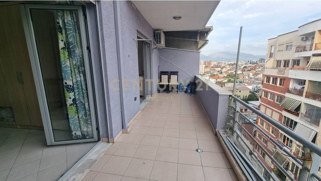 Appartamento 1+1 con veranda, In affitto a Yzberish, vicino a Grand, Tirana - 400€!