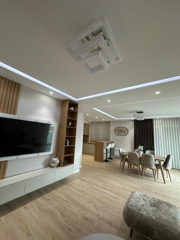 Qera | Apartament 3+1+ 2 poste parkimi | Shkolla e Kuqe | 2000 €/muaj