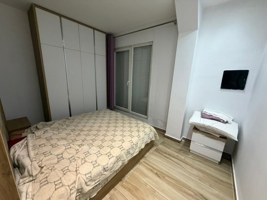 📣 SHITET Apartament 1+1 📍 Prane Liqenit Te Thate 🛣️ Rruga "Eduard Mano" ✨💶 Cmimi 80.000 Euro (i Pa Diskutueshem)
