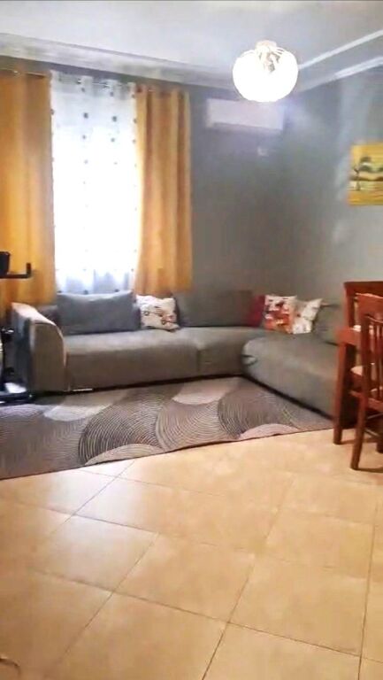 🏢Lago Secco, vicino a Queen’s Coffee, si affitta appartamento 2+1 arredato. 60.000 Leke    