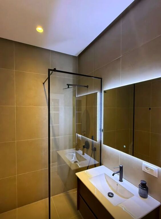 SHITET VILE 2 KATESHE PRANE PISHAVE QERRET, GOLEM