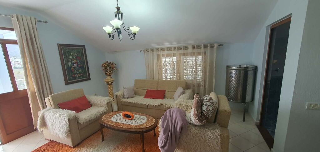 VILLA SU TRE PIANI IN VENDITA  - VORE