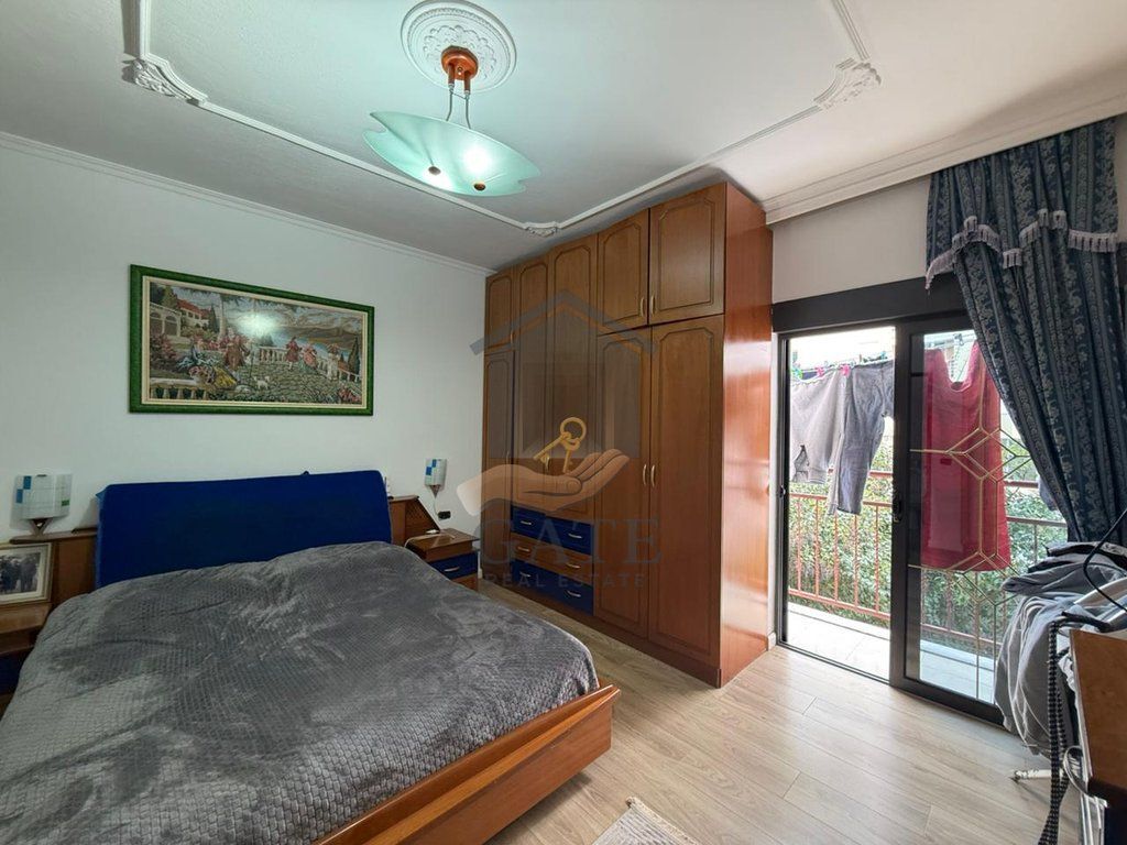 Shitet apartament 2+1 me 2 tualete pranë Hotel Antalya