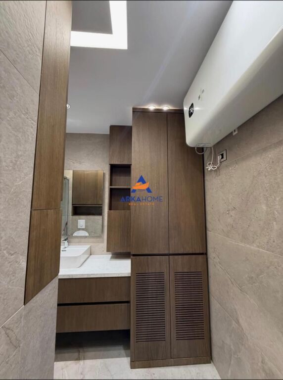 AFFITTASI APPARTAMENTO 1+1+BALCONE "VIA HIM KOLLI" 1000 EURO