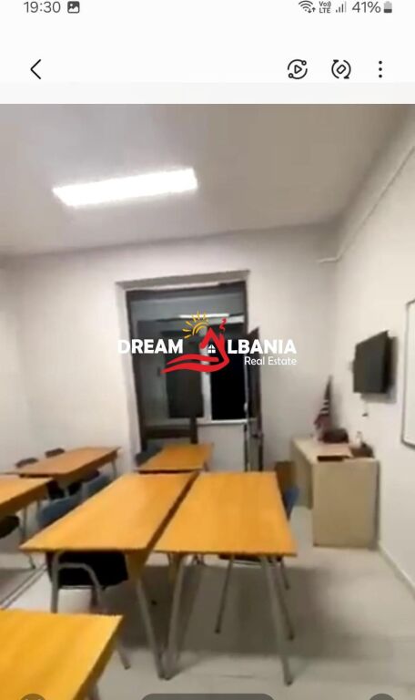 Zyre me qera 3 Ambiente pune ne Bllok prane Conadit, Tirane (ID 42611526)